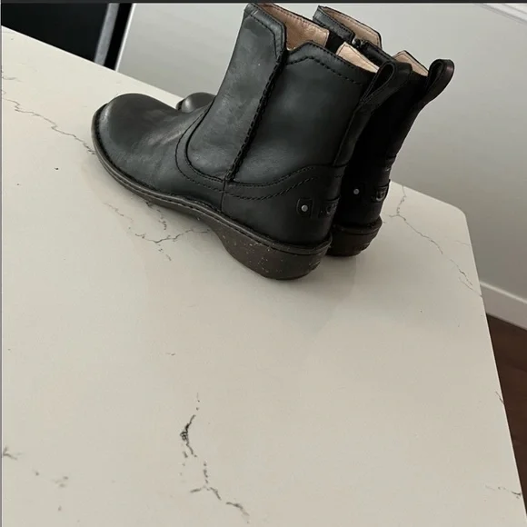 UGG ankle boots - Picture 2 of 10